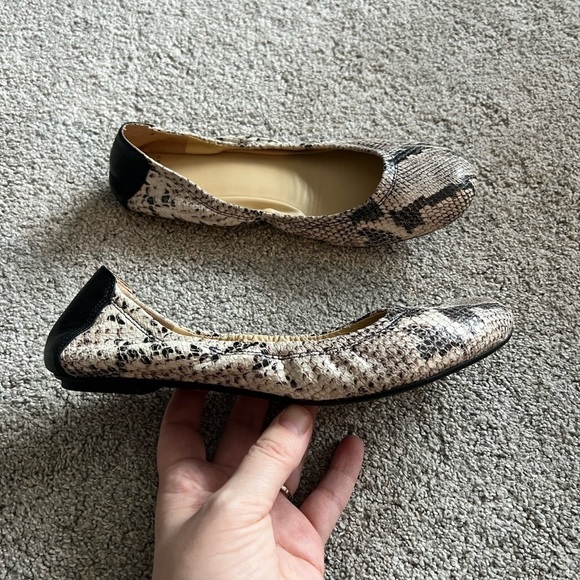 Cole Haan Women’s Size 7.5 Snakeskin Grand OS Casual Slip On Ballet Flats - Picture 2 of 4